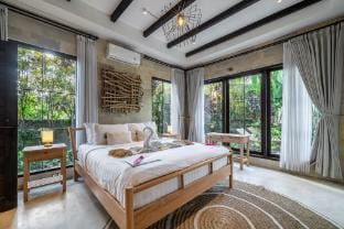 RumahV- New Luxe Stay by EVDEkimi Villa in Ubud