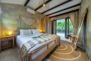 RumahV- New Luxe Stay by EVDEkimi Villa in Ubud