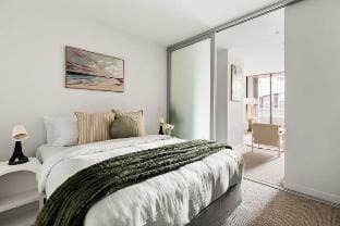 A Plush 2BR Apt Next to Southern Cross Station Vacation rental in Melbourne