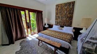 Arty jungle & sunset Bayu Karma Villa Vacation rental in Marga