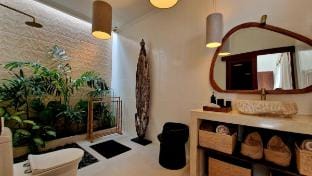 Arty jungle & sunset Bayu Karma Villa Vacation rental in Marga