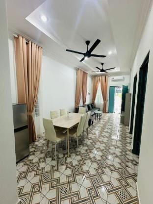 Tasek Gelugor: House with shaded swimming pool (4ft depth) Vacation rental in Penang
