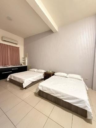 Aomori Travel - 4-person room with shared bathroom Vacation rental in Kaohsiung