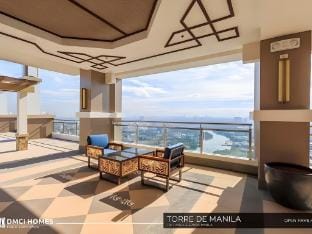 TorreDeManila  KingBed 1bedroomBalcony 65InchesTV  LunetaPark ManilaOcean ManilaBay US Embassy Vacation rental in Manila City