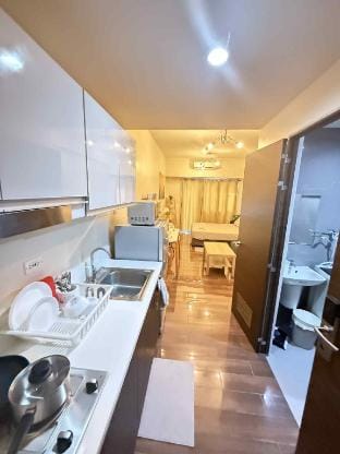 Makati Luxury Hotel Room  Balcony Air Residence Apartment in Makati