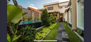 Pool/at famous Seminyak Vacation rental in Kuta