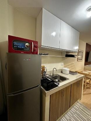 Modest Condo Getaway | Sea & City Access Apartment in Dumaguete