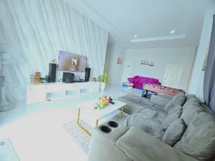 Sunshine Pool villa sattahip Vacation rental in Chon Buri Changwat