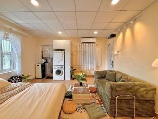 Cozy 3-Bed Home/5' To BuiVien/Free Laundry/Netflix Vacation rental in Ho Chi Minh City
