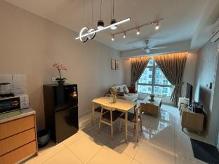 Modern 2BR @Mirai –Near KTM Kajang, UKM & IOI City Vacation rental in Negeri Sembilan, Malaysia