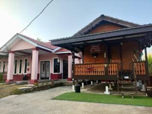 Bushriah Homestay (Muslim Only) Vacation rental in Kedah