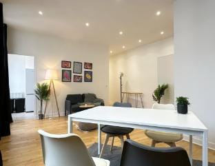 Duplex APT 2 bdrs/Arc de Triomphe with elevator AC Apartment in Paris