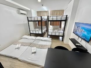 1912 Pool, Gym, Wi-Fi+ Netflix Vacation rental in Lapu-Lapu City