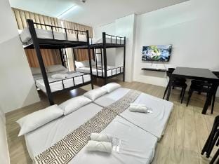 1912 Pool, Gym, Wi-Fi+ Netflix Vacation rental in Lapu-Lapu City