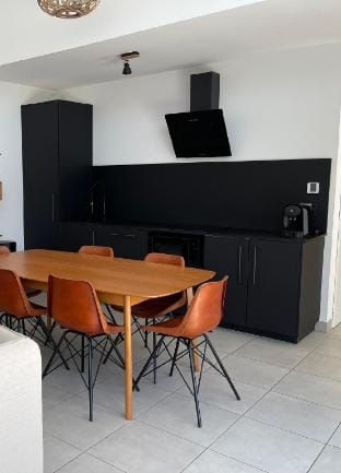 Oasis Blue 4* Villa, private pool, quiet & stylish Vacation rental in Perpignan