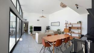 Oasis Blue 4* Villa, private pool, quiet & stylish Vacation rental in Perpignan