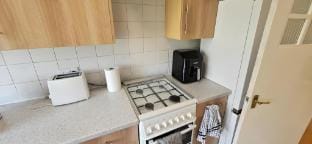 Elegant 1-Bed Flat • Sleeps 5 • NW6 • SuperHost Apartment in London Borough of Camden