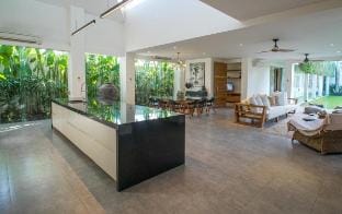 Beautiful light filled villa in the right spot! Vacation rental in North Kuta