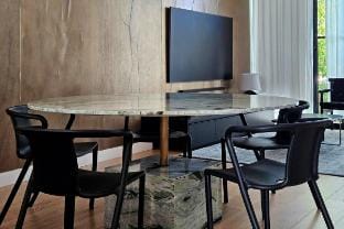 Free City Parking*/3Levels Near Airport/Beach/City Vacation rental in Sydney