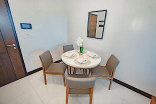 Newtown Vibes Living  Apartment in Lapu-Lapu City