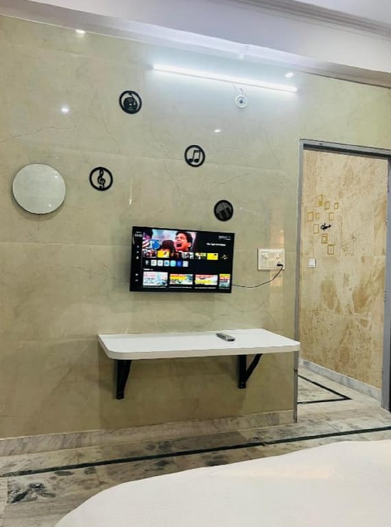 Amrut Living Stay Hotel in Uttar Pradesh