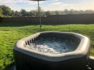 Historic Hall Wing nr York & Leeds + free Hot tub! Vacation rental in Selby