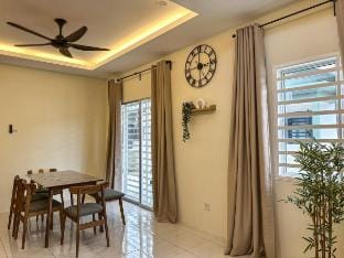 Hana Homestay@Seri Iskandar Vacation rental in Perak Tengah District