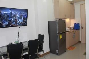 28m2 1BR at SM SUCAT, fast WiFi, CableTv, Washer Apartment in Las Pinas