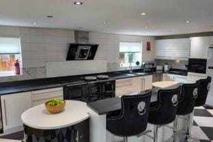 Stratford 4 BR Family Mansion with Pool, Gym  BBQ Vacation rental in Wychavon District