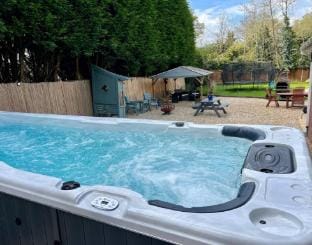 Stratford 4 BR Family Mansion with Pool, Gym  BBQ Vacation rental in Wychavon District