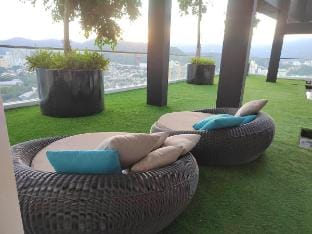 Seaview Infinity Pool / 9pax/ 3Room 2Carpark Vacation rental in George Town