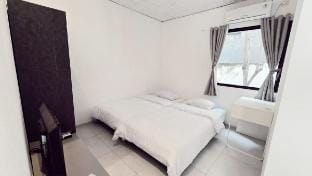 W2- Private Room and Bathroom - Mekar Sejahtera Vacation rental in Bandung