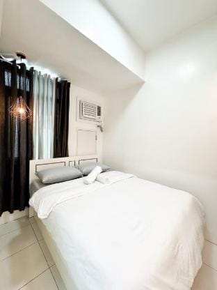 Vanity Calm Bedroom in Ortigas Center Vacation rental in Pasig