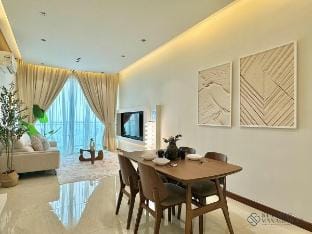 Paragon Suites@CIQ/3BR/6Pax/Jacuzzi/Mahjong/DuaKey Vacation rental in Johor Bahru