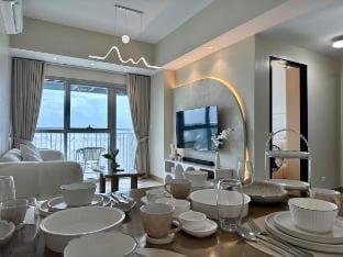 Panoramic Seaview near Airport Facing the Bay 14H Apartment in Pasay