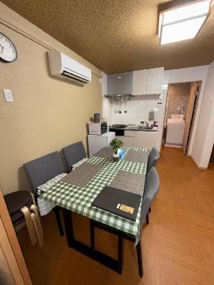 松心居・天丨难波心斋桥热门商圈丨关西机场直达天下茶屋站4分钟，3室1厅1厨2卫2浴 Vacation rental in Osaka