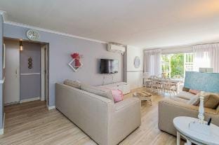 Family-Friendly 2 Bed & 2 Bath Vacation rental in Johannesburg