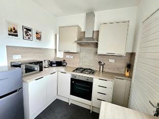 Charming 3-Bed Oasis-free parking Vacation rental in Glasgow