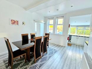 Spacious Haven with Free Parking Vacation rental in Glasgow