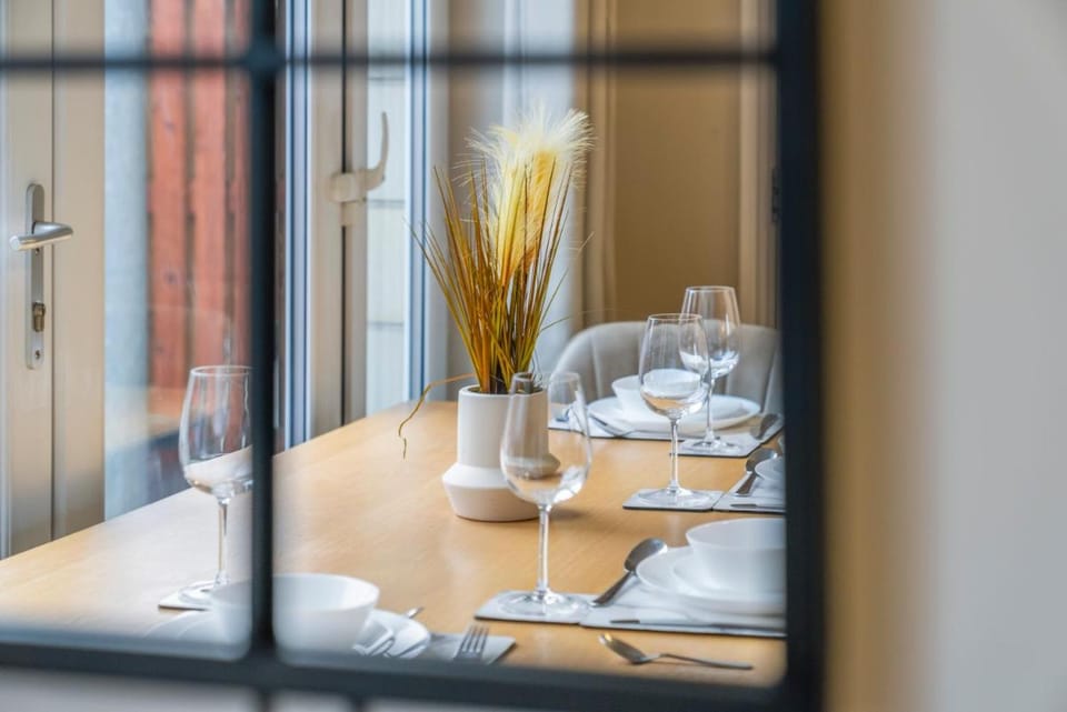 Modern 5 Bedroom Townhouse with Free Parking Vacation rental in Glasgow