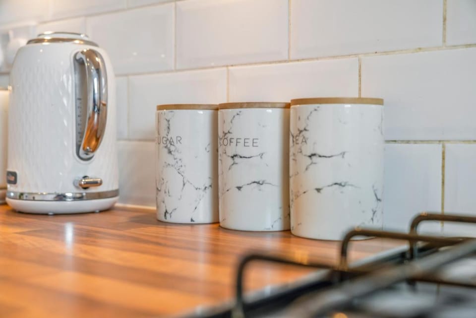 Modern 5 Bedroom Townhouse with Free Parking Vacation rental in Glasgow