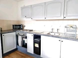 Lovely 2 bed with free parking Vacation rental in Inverness