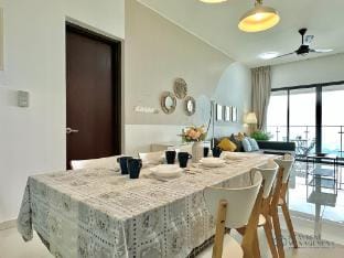 CountryGarden DangaBay•3BR/8pax/SeaView/Balcony Apartment in Johor Bahru