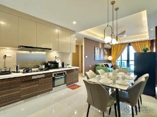 R&F Seine Region•3R/5 Pax/SeaView/Near CIQ JB Apartment in Johor Bahru