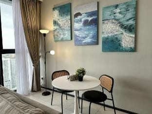 Urban Suites 3BR 2CP Cozy Home with Netflix Vacation rental in George Town
