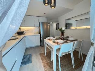Elegant 100sqm 2-Bedroom Premium Suite W/ Bathtub Apartment in Calabarzon