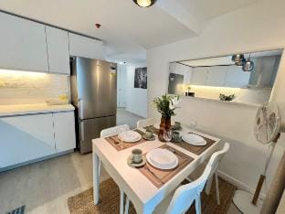 Elegant 100sqm 2-Bedroom Premium Suite W/ Bathtub Apartment in Calabarzon