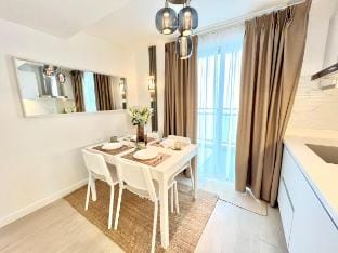 Elegant 100sqm 2-Bedroom Premium Suite W/ Bathtub Apartment in Calabarzon