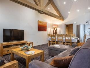 Chalet in Paradiski with Spa  Valley Views Apartment in Bellentre