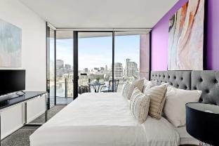 Docklands Harbour View 3BR with Free Parking Vacation rental in Melbourne